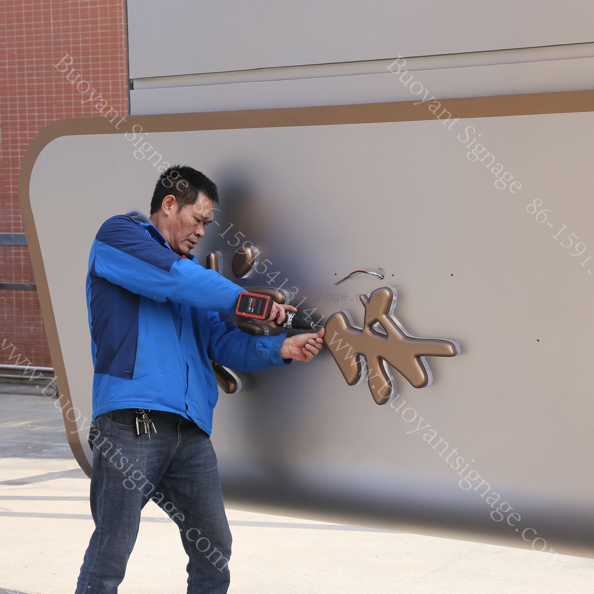 custom-pylon-sign-detail-installation.jpg