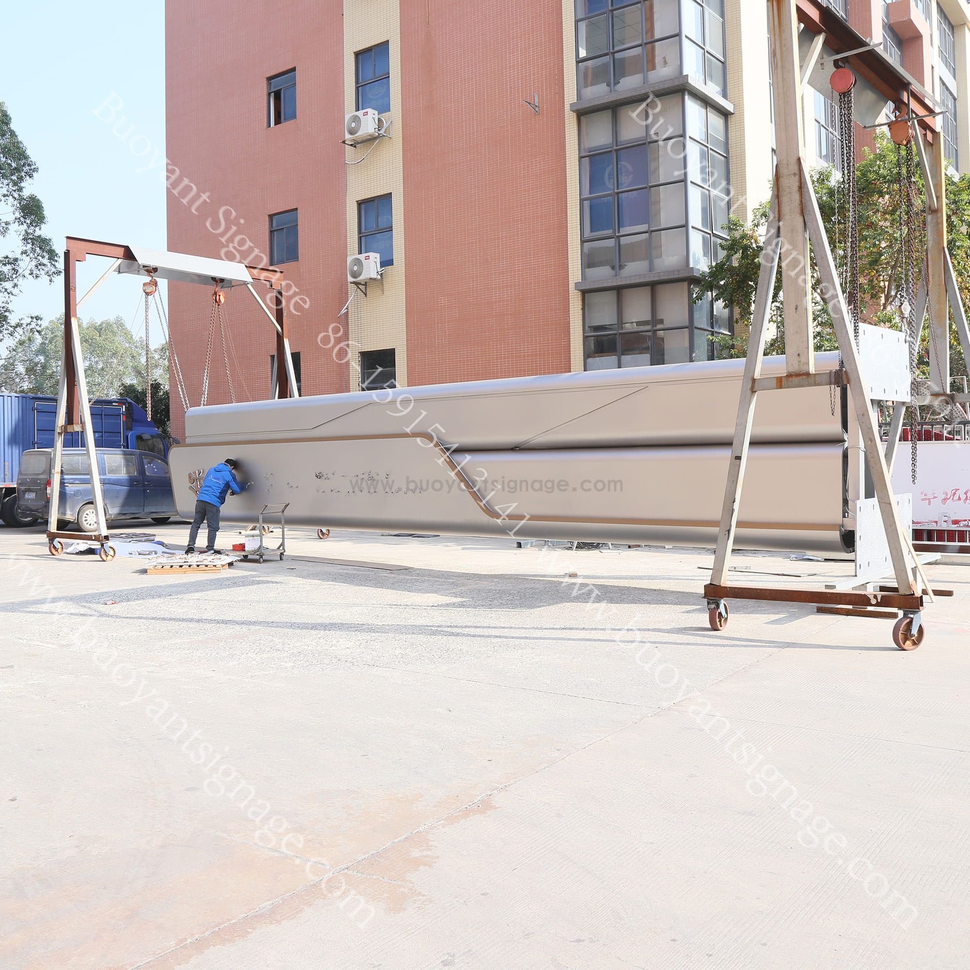 Large Custom Pylon Sign Manufacturing: From Structure to Detail Installation